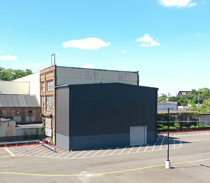 More Photos Of 120 Aldene Rd, Roselle Warehouse For Lease