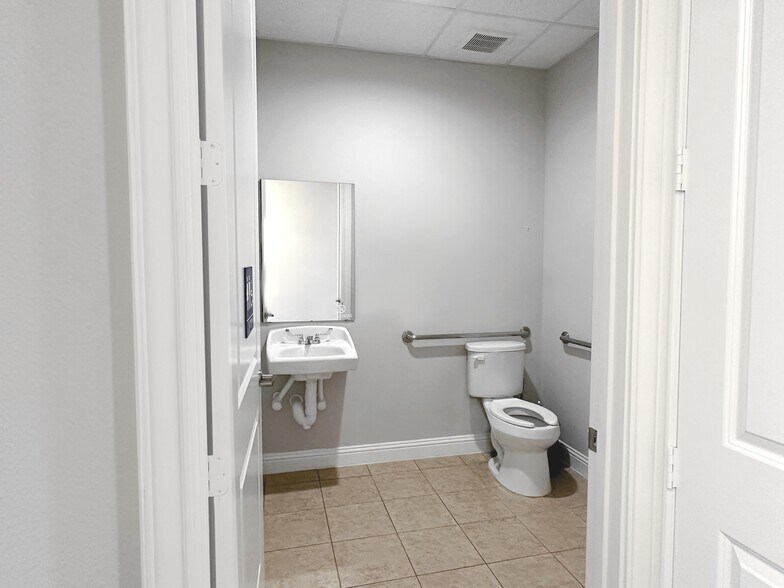 More Photos Of 1402 S Custer Rd, McKinney Medical For Lease