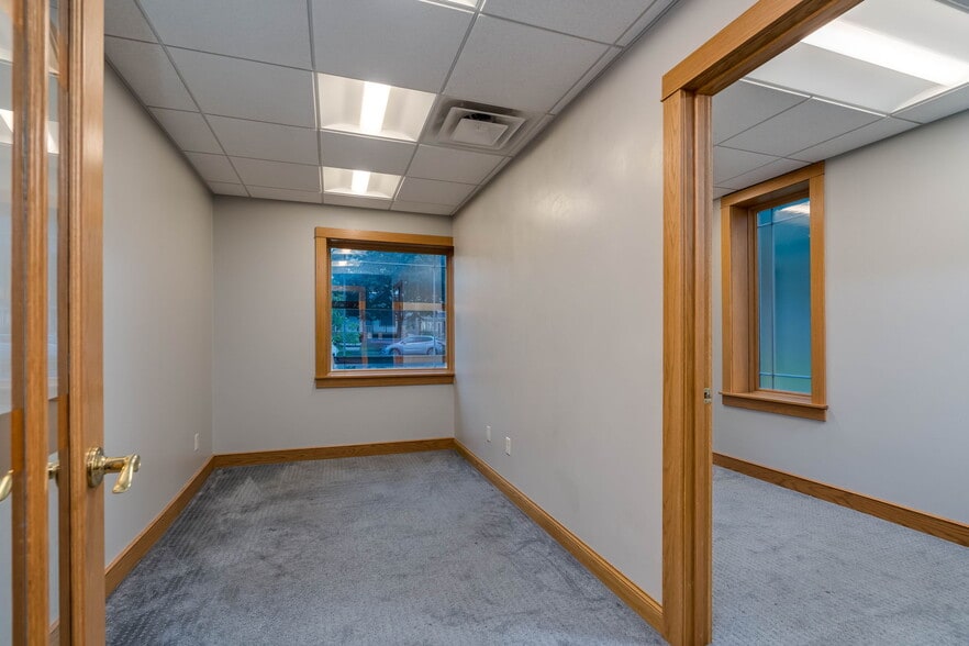 More Photos Of 110 S Broad St, Mankato Office For Lease