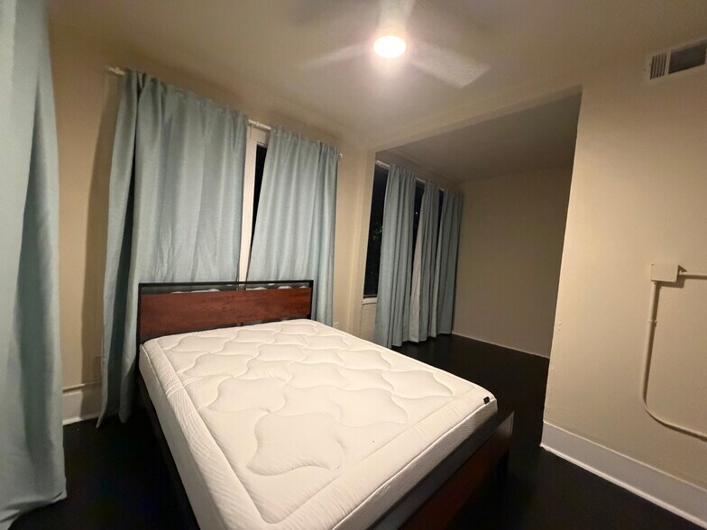More Photos Of 402 Hyde Park Blvd, Houston Multifamily For Sale
