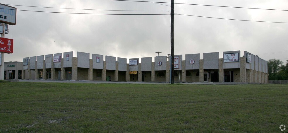 More Photos Of 12600-12612 Nacogdoches Rd, San Antonio General Retail For Lease