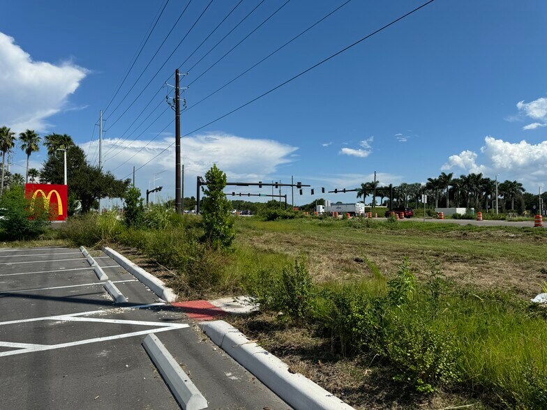 More Photos Of 6924 Old Big Bend Rd, Gibsonton Medical For Sale