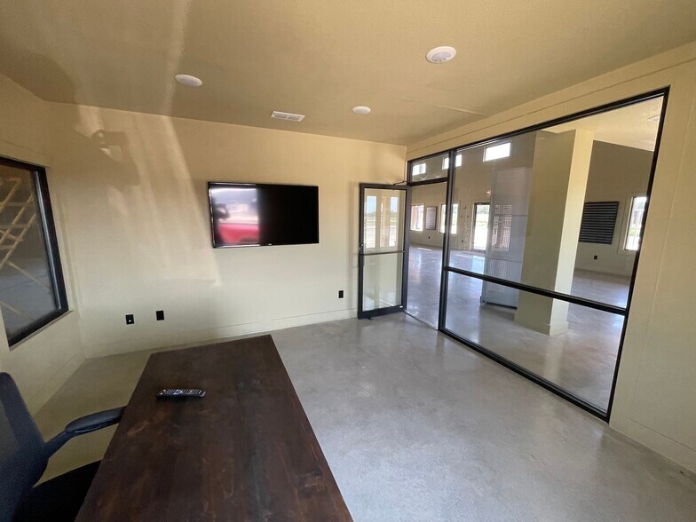 More Photos Of 9606 Interstate 20, Eastland Light Manufacturing For Sale