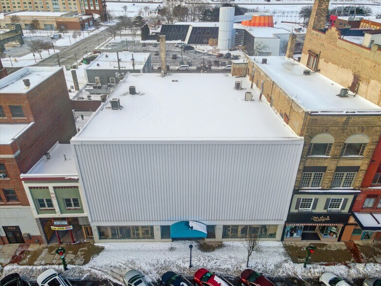 More Photos Of 711 Washington Ave, Bay City Medical For Sale