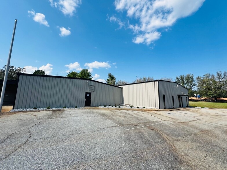 More Photos Of 585 Old Georgia Rd, Moore Warehouse For Lease
