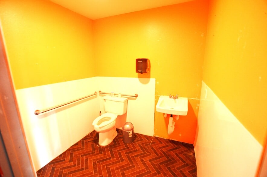 More Photos Of 630-678 W Base Line Rd, Rialto Unknown For Lease