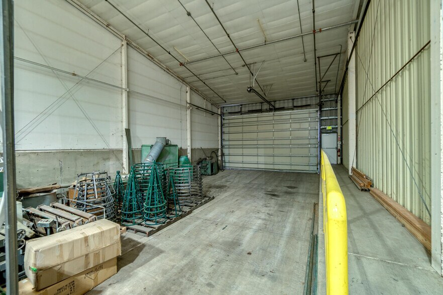 More Photos Of 1620-1720 W Airway Rd, Lebanon Manufacturing For Sale