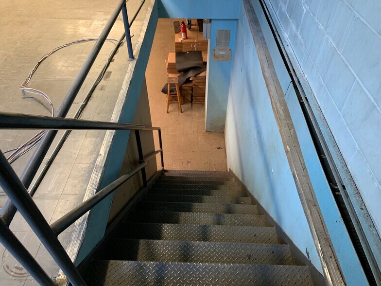 More Photos Of 504 Cherry Ln, Floral Park Warehouse For Lease