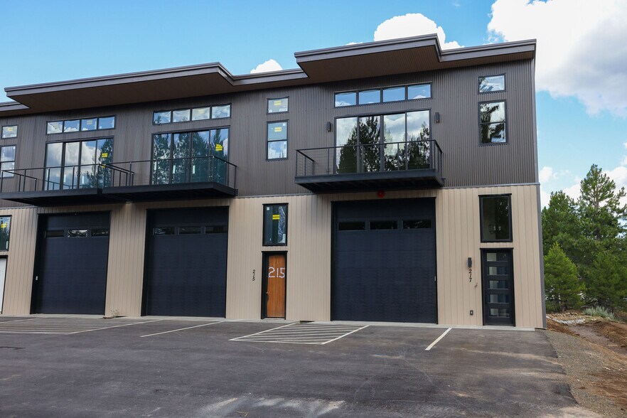 More Photos Of 217 Simmons St, Mccall Showroom For Sale