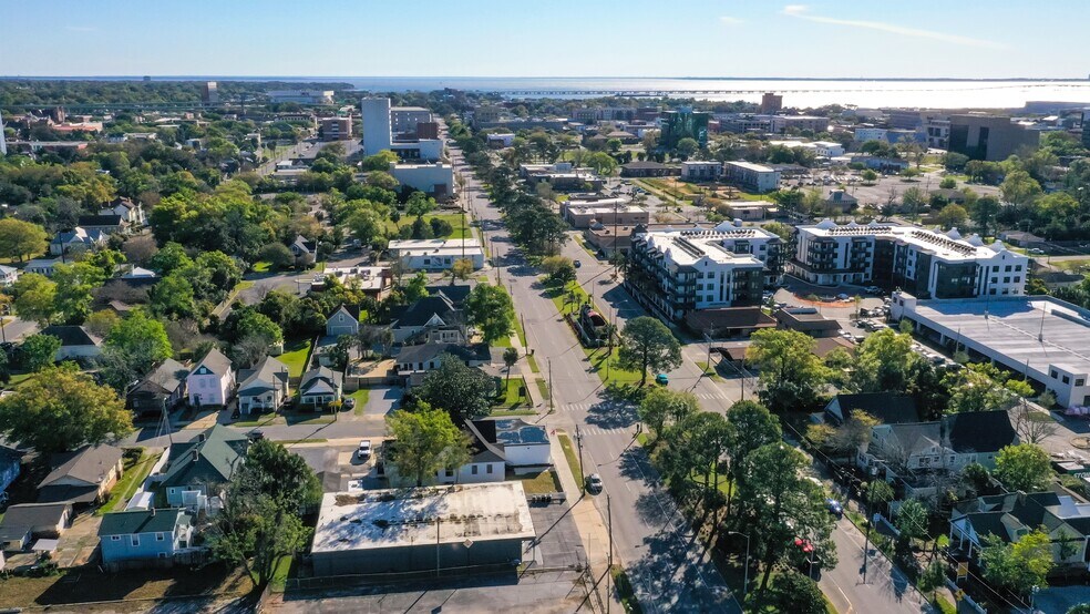 More Photos Of 700 W Garden St, Pensacola Freestanding For Lease