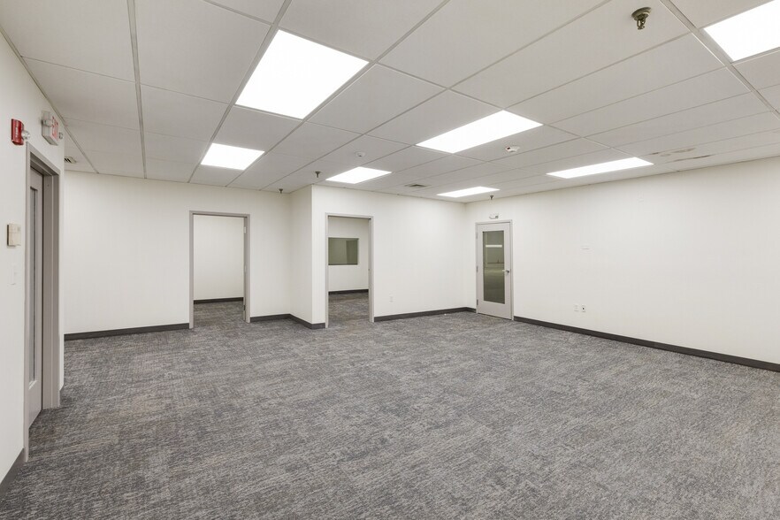 More Photos Of 175 Ward Hill Ave, Haverhill Warehouse For Lease