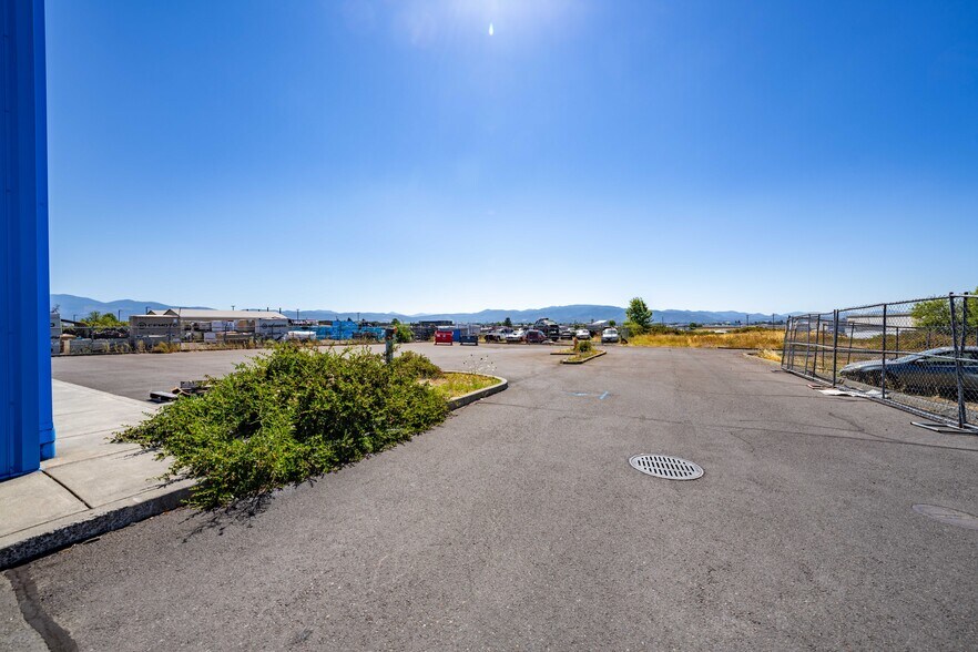 More Photos Of 3755 Crater Lake Hwy, Medford Freestanding For Sale