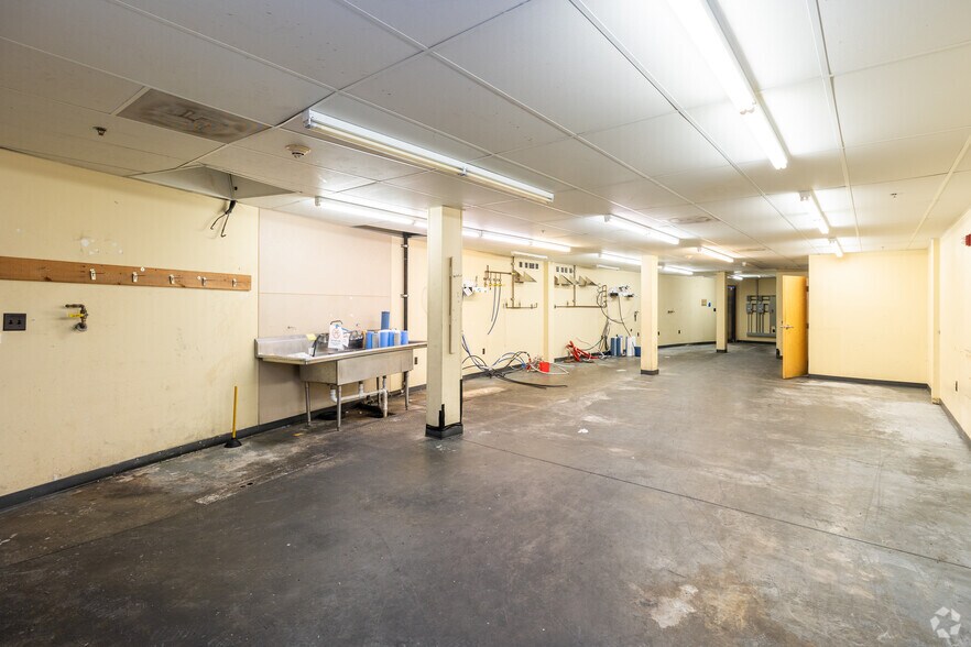 More Photos Of 3930 E Dupont Rd, Fort Wayne Movie Theatre For Sale