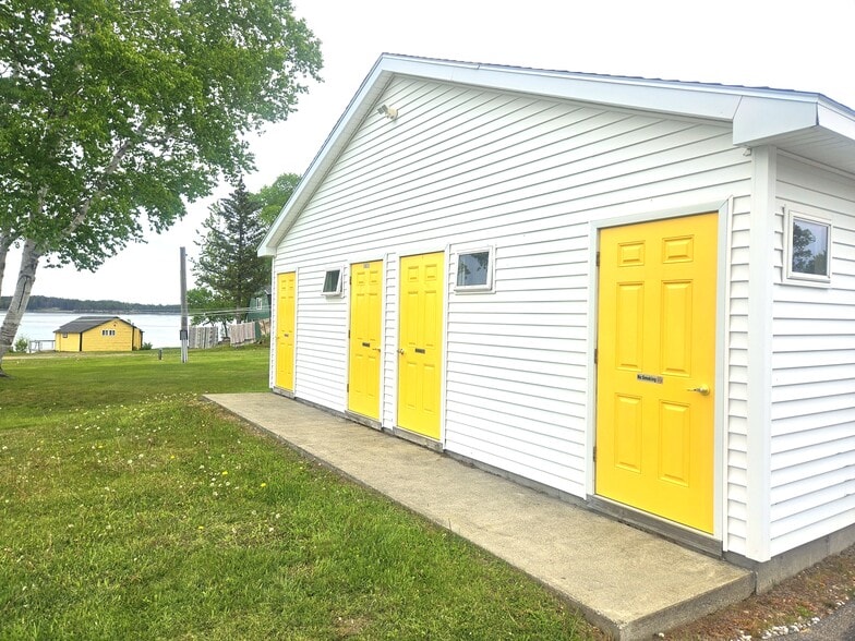 More Photos Of 24 Harris Point Rd, Eastport Hotel For Sale