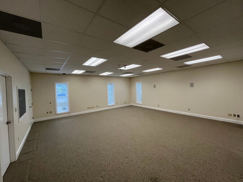 More Photos Of 250 Executive Park Blvd, Winston-Salem Medical For Lease