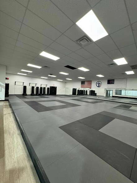 More Photos Of 2217 NW 178th St, Edmond General Retail For Sale