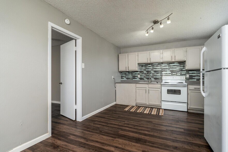 More Photos Of 501 Elm St, Sweetwater Apartments For Sale