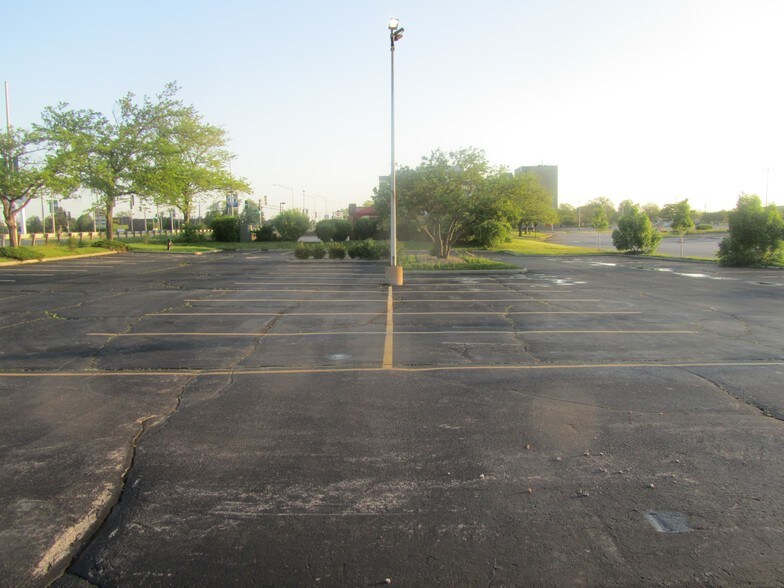 More Photos Of 4721 Lincoln Mall Dr, Matteson Freestanding For Lease