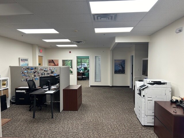 More Photos Of 470 Maryland Dr, Fort Washington Light Distribution For Lease