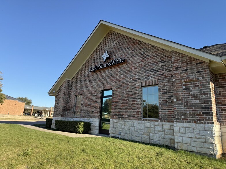 More Photos Of 1241 Cross Timbers Rd, Flower Mound Medical For Lease