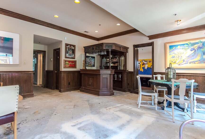 More Photos Of 4821 Broadway St, Addison Office For Sale