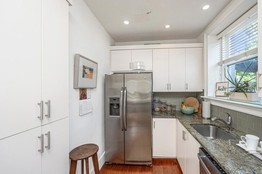More Photos Of 90 Bull St, Charleston Storefront Retail Residential For Sale