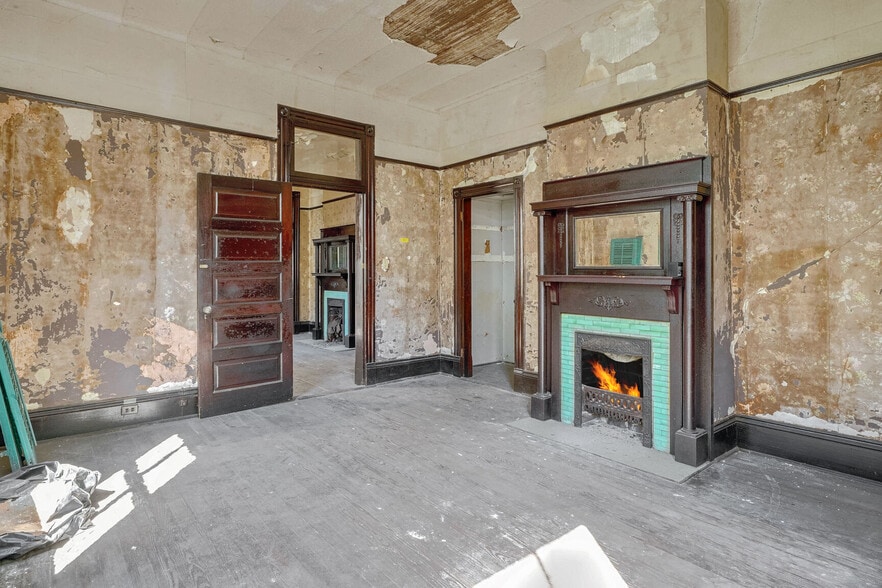 More Photos Of 818 Royal St, New Orleans Freestanding For Lease