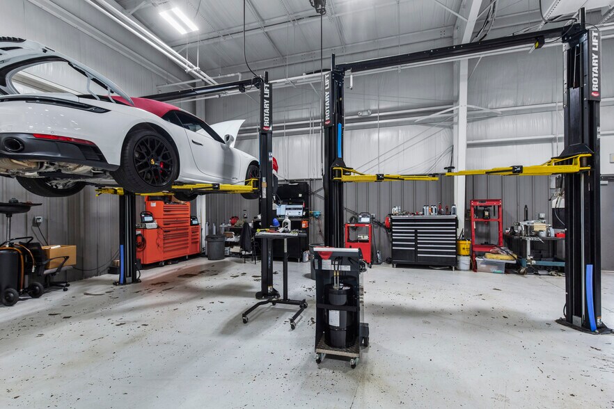 More Photos Of 5385 N I 55 St, Jackson Auto Dealership For Sale
