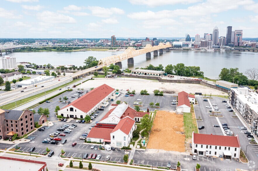 More Photos Of 350 Missouri Ave, Clarksville Office For Lease