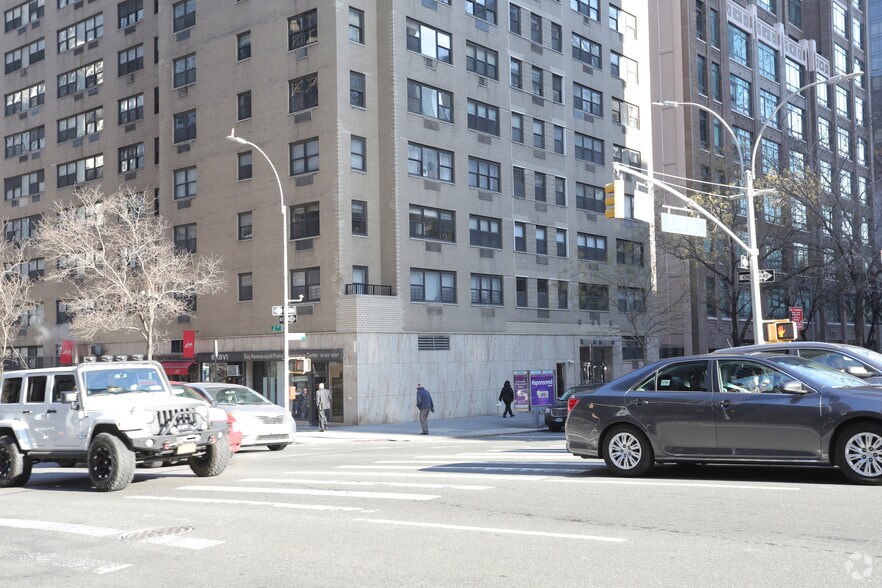 More Photos Of 301 E 47th St, New York Apartments For Lease