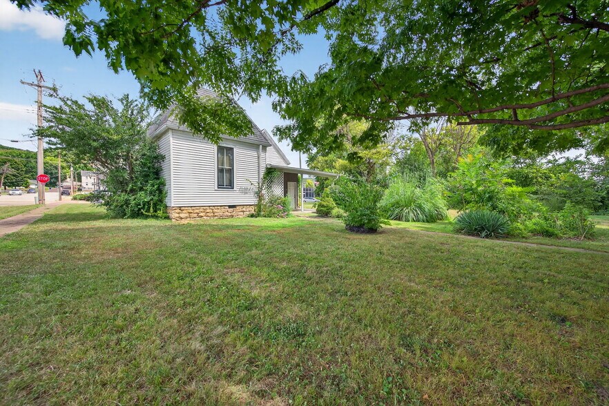 More Photos Of 222 W Saint Louis St, Pacific Office For Sale