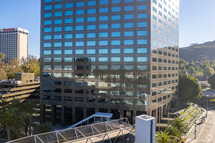 More Photos Of 10 Universal City Plz, Universal City Office For Lease