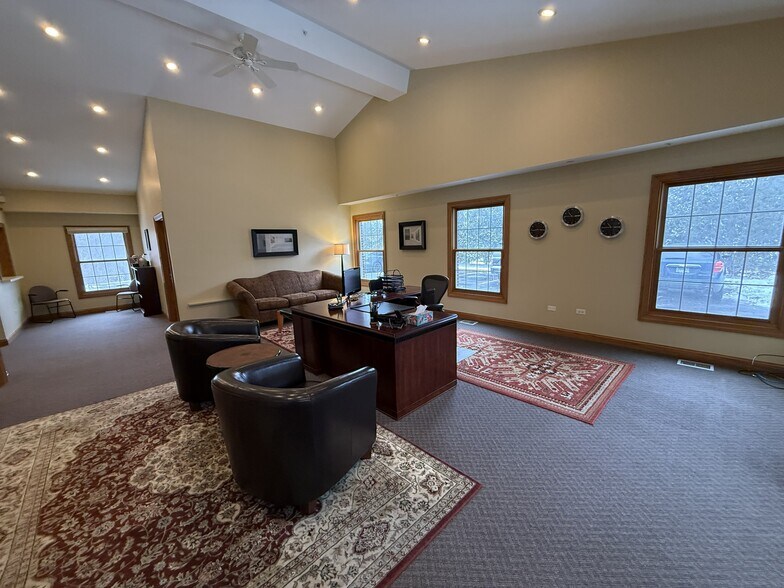 More Photos Of 301 Peterson Rd, Libertyville Medical For Lease