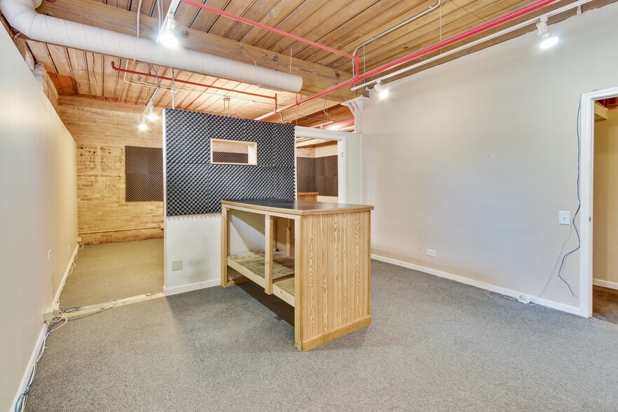More Photos Of 1327 W Washington Blvd, Chicago Loft Creative Space For Lease