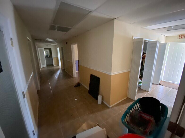 More Photos Of 12820 Kenwood Ln, Fort Myers Medical For Lease