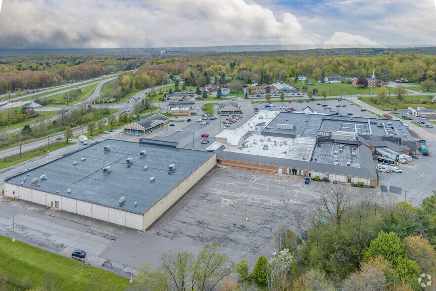 More Photos Of 8535 Tanglewood Sq, Chagrin Falls Unknown For Lease