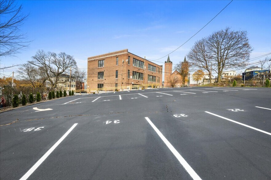 More Photos Of 22 Waverly St, Worcester Apartments For Sale