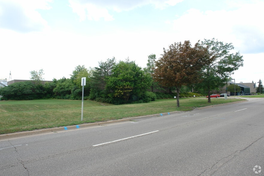 More Photos Of 1280 Energy Park Dr, Saint Paul Flex For Lease