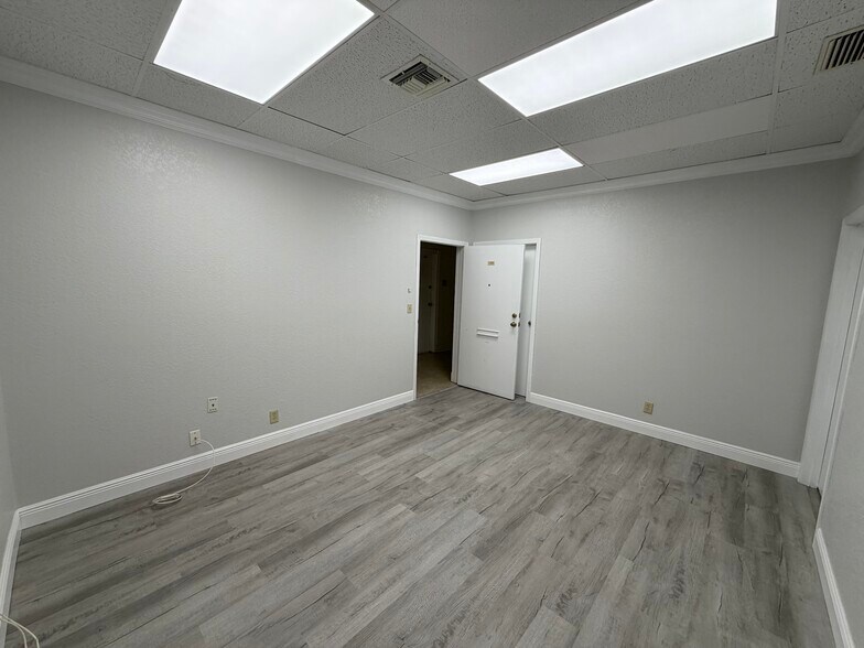 More Photos Of 7831-7865 W Sample Rd, Coral Springs General Retail For Lease
