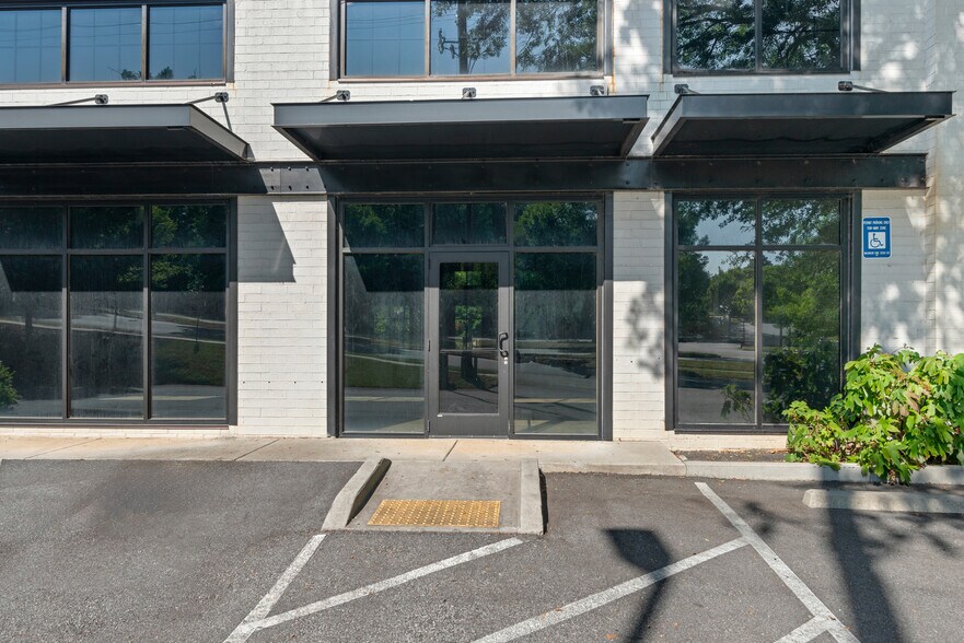 More Photos Of 3586 Pierce Dr NE, Chamblee Office For Lease