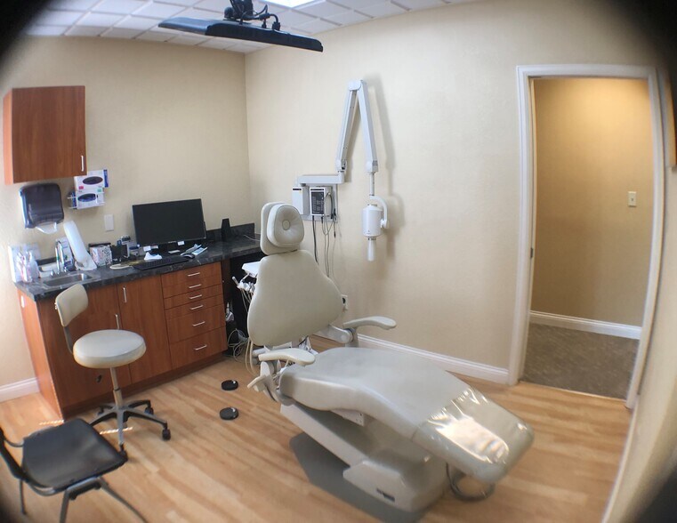 More Photos Of 1013 N Main St, Oshkosh Office For Sale