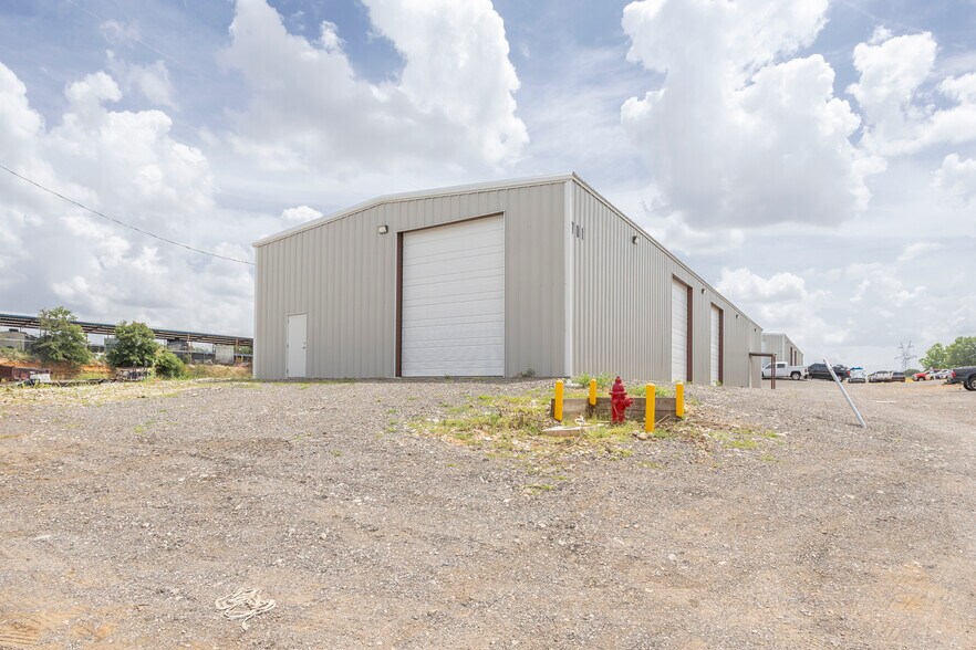 More Photos Of 5035 Dick Price Rd, Fort Worth Warehouse For Lease
