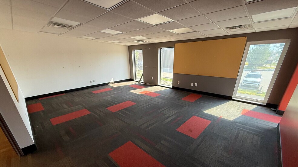 More Photos Of 2245 Mcgillivray Blvd, Winnipeg Warehouse For Lease