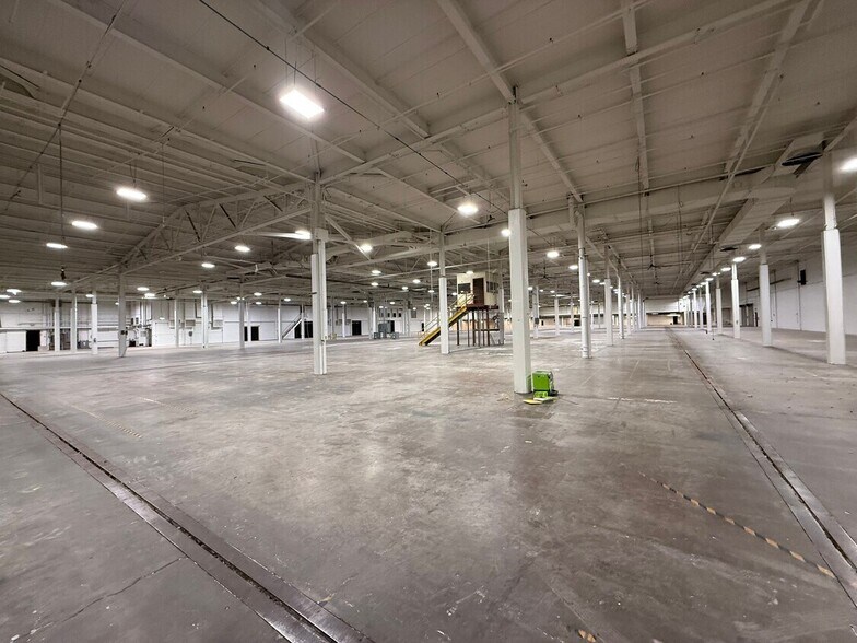 More Photos Of 1007-1011 W Butler St, Philadelphia Distribution For Lease
