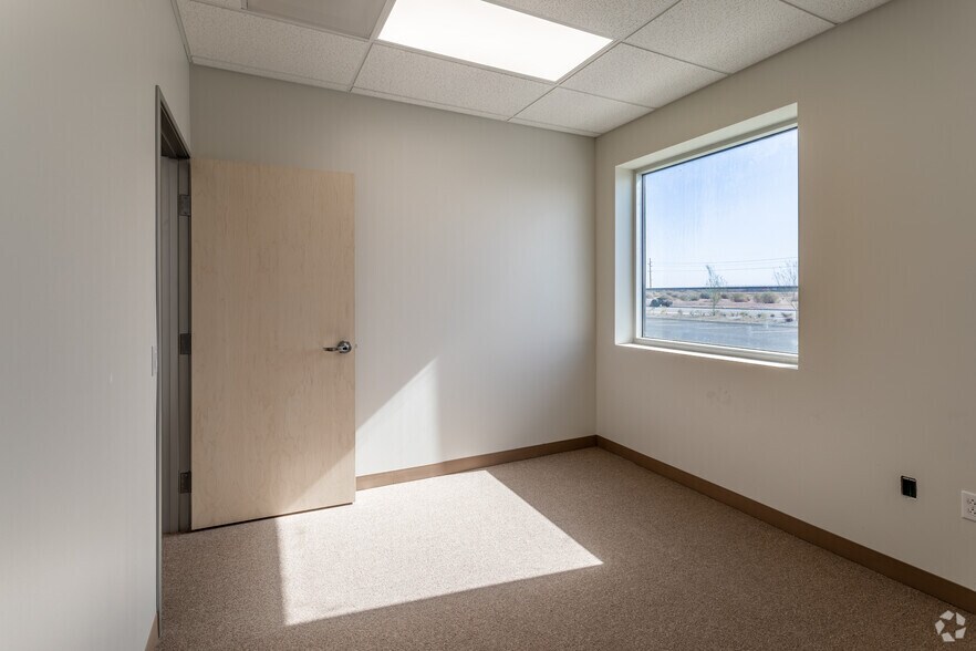 More Photos Of 1774 Pan American St, Calexico Warehouse For Lease