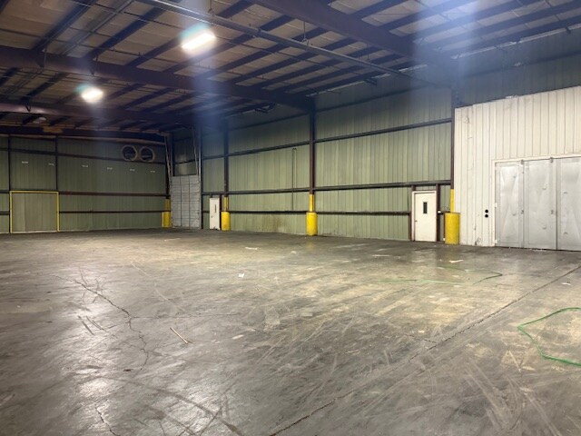 More Photos Of 301 N Taylor Rd, Garrett Warehouse For Lease