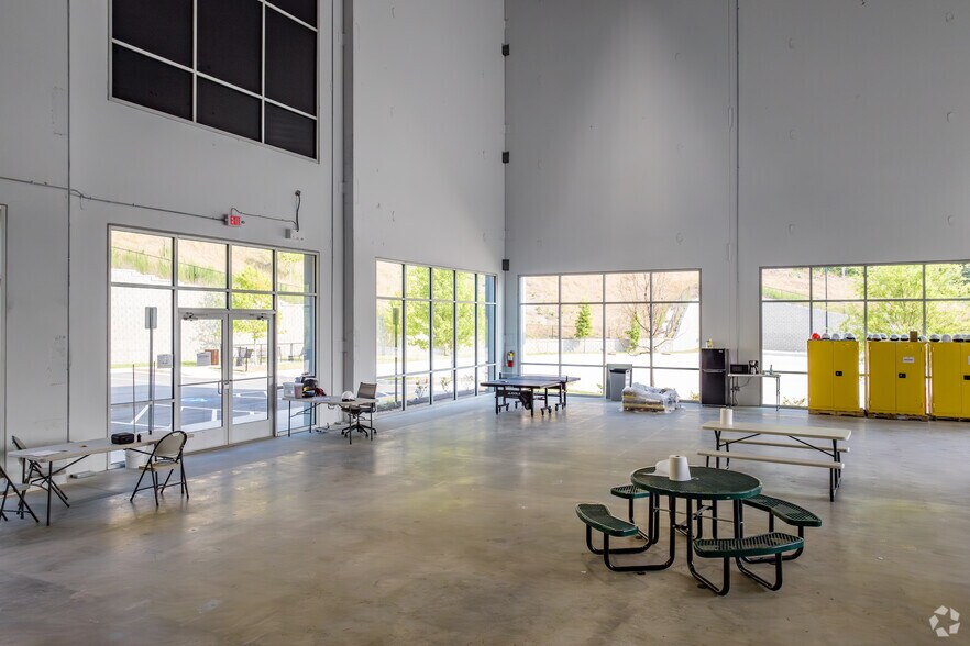 More Photos Of 545 Lake Careco Rd, Austell Distribution For Lease