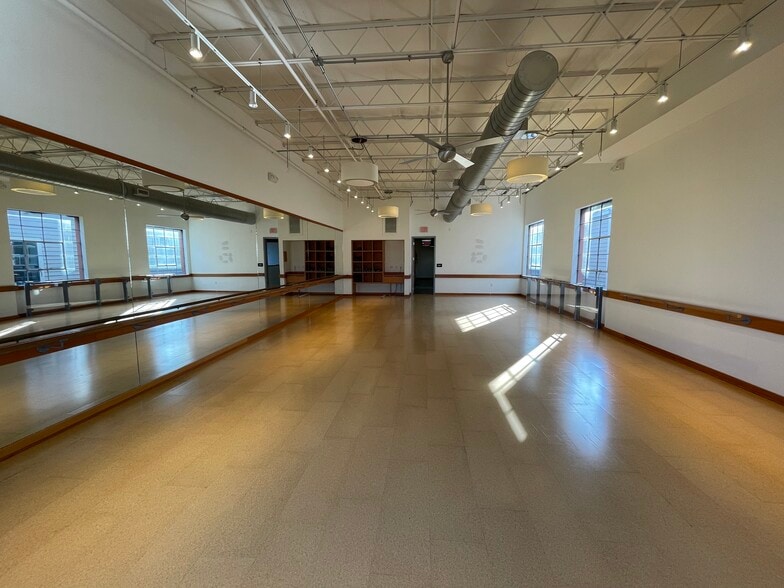 More Photos Of 484 King St, Charleston General Retail For Lease