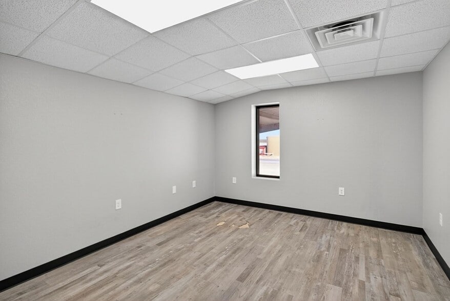 More Photos Of 16751 W Basin St, Odessa Warehouse For Lease