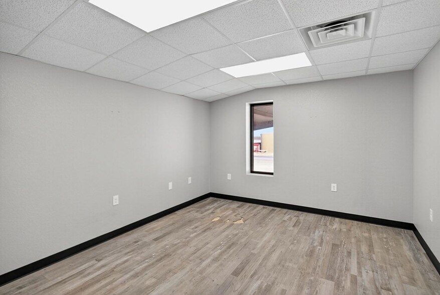 More Photos Of 16751 W Basin St, Odessa Warehouse For Lease